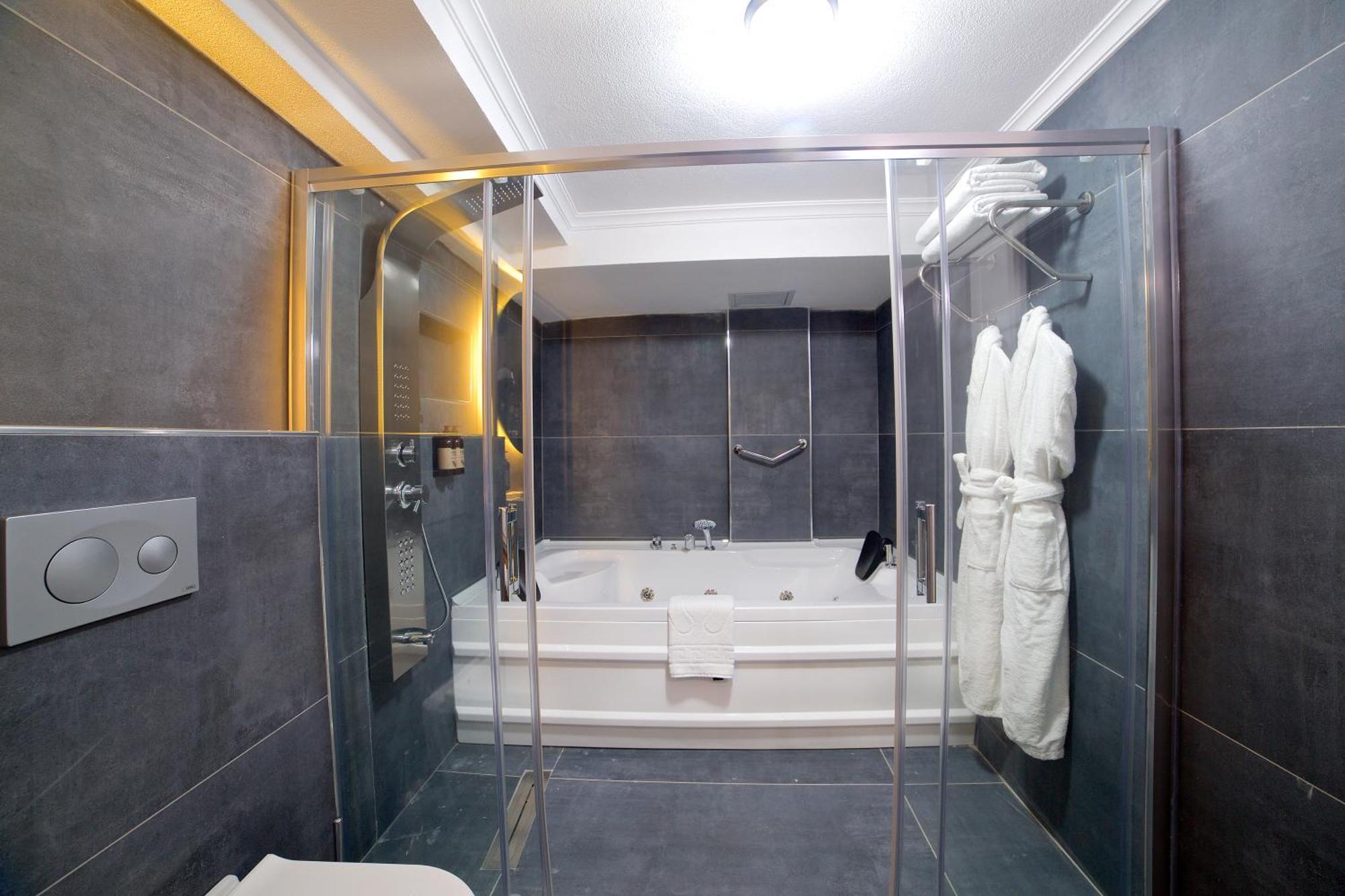 Days Inn By Wyndham Istanbul Arnavutkoy Extérieur photo